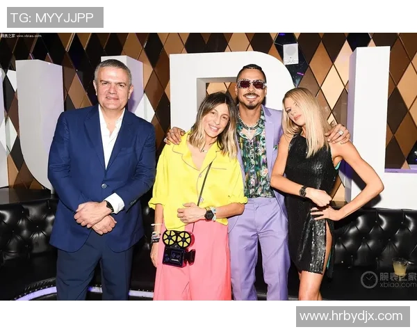 意大利女记者与足球明星的激情碰撞揭示体育与媒体的完美融合